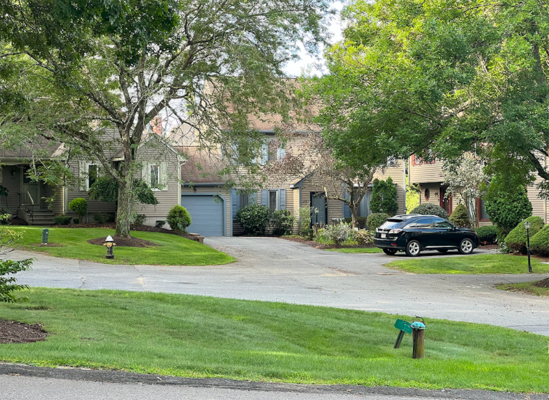 Exceptional standalone townhouse with attached garage 292 Island